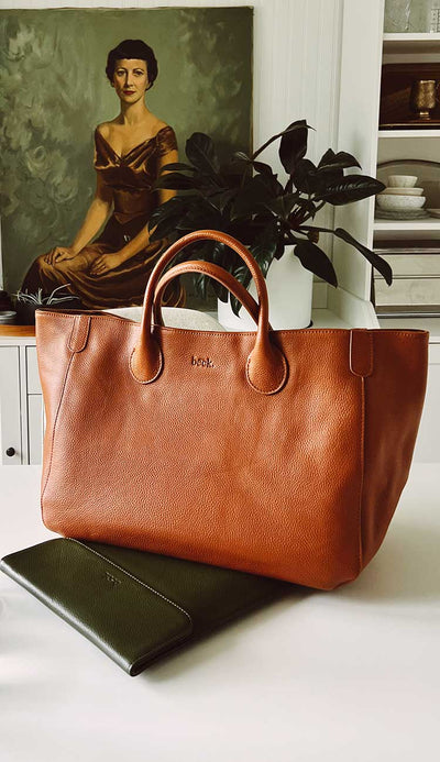 beck bags leather classic tote in teddy bear brown - shop the collection at paula and chlo.