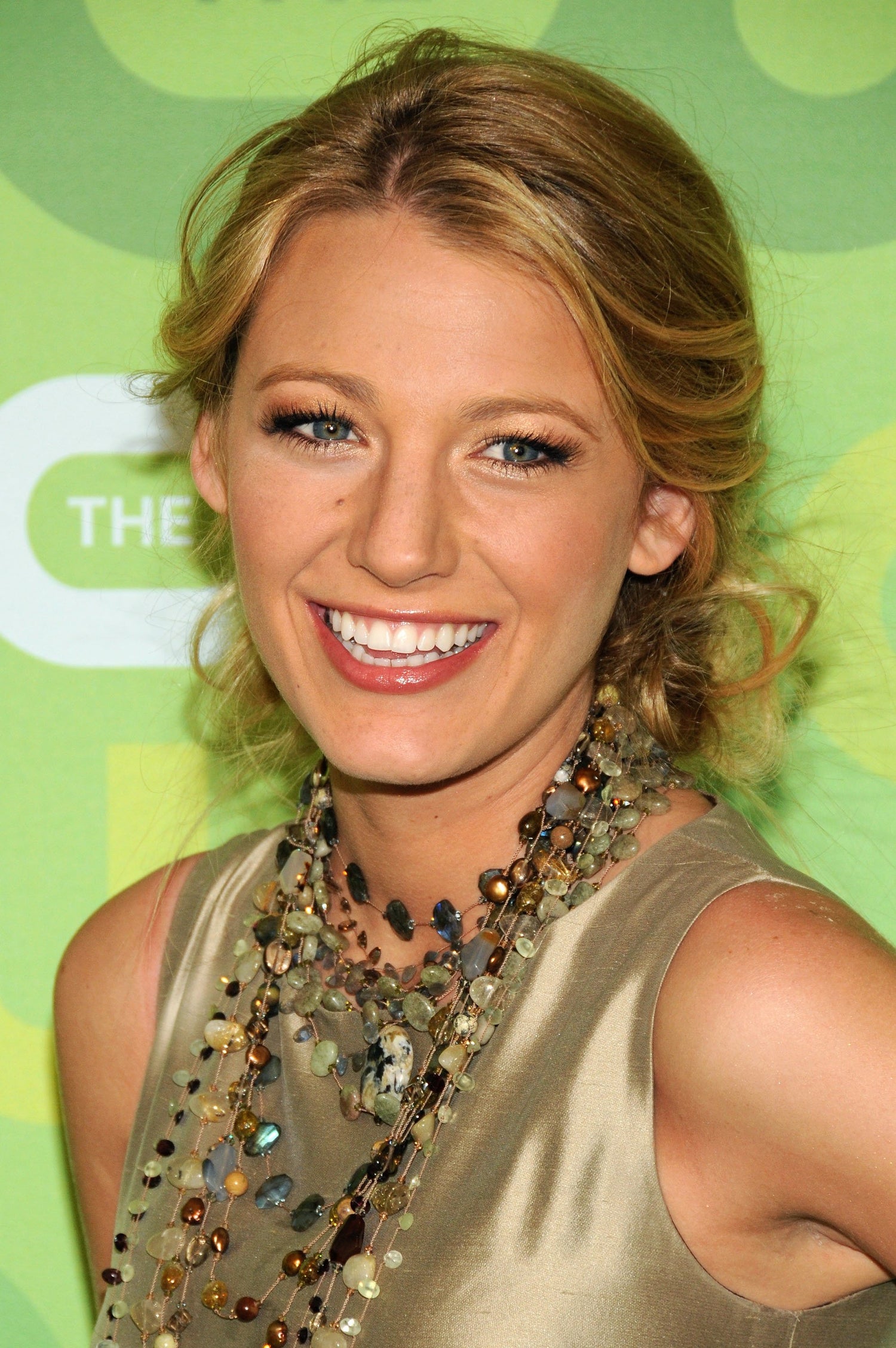 Woman wearing margo morrison necklaces 