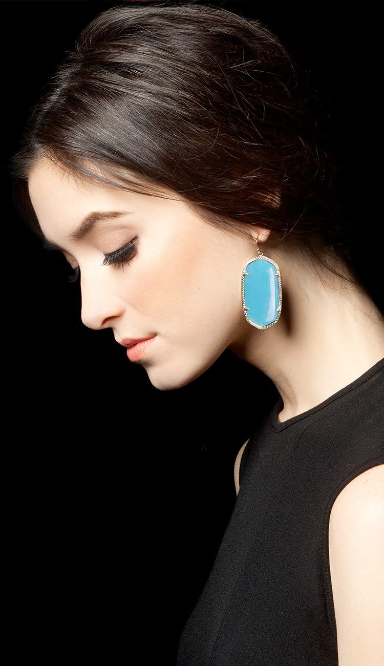 woman wearing kendra scott earrings in turquoise