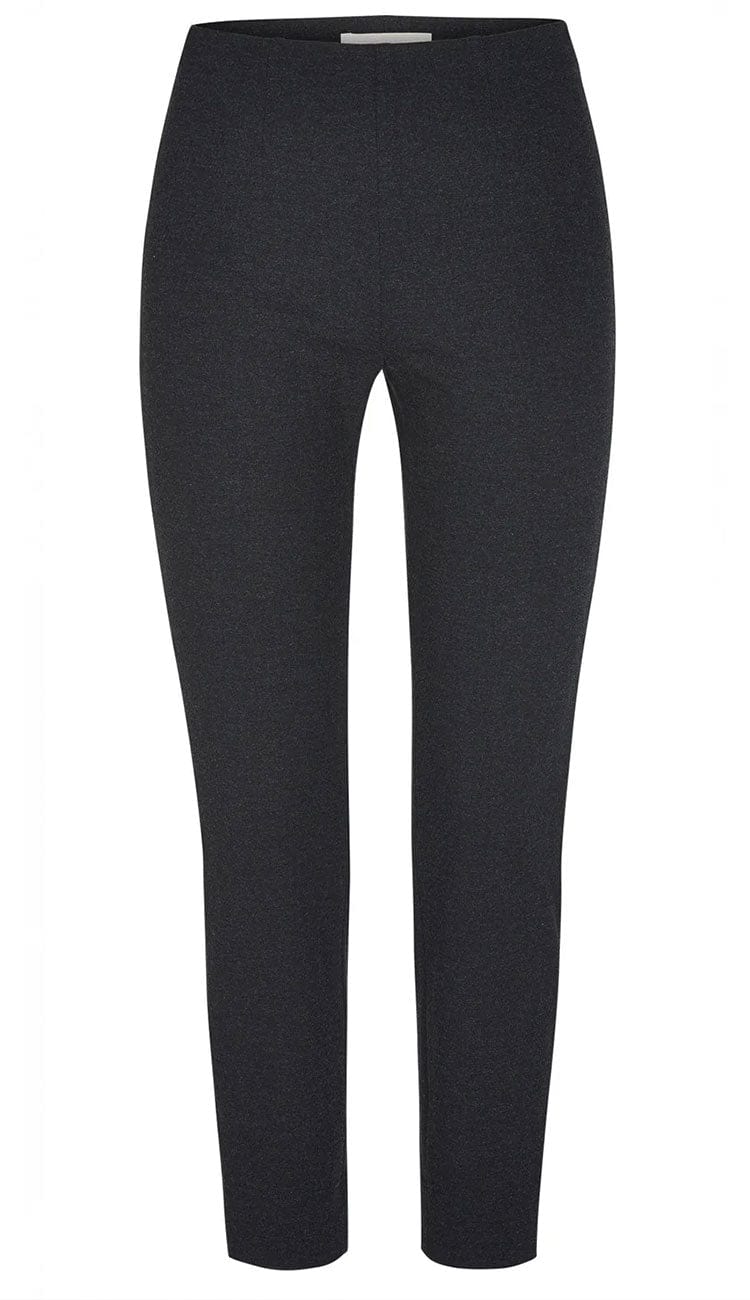 Raffaello Penny 6/8 Crop Pant in Black at Paula and Chlo