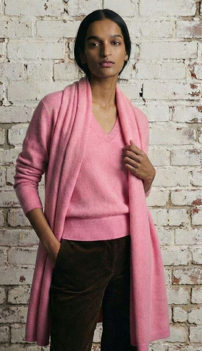 White + Warren cashmere travel wrap in Pink Buds a lightweight rectangular 100% cashmere wrap styled as a scarf.