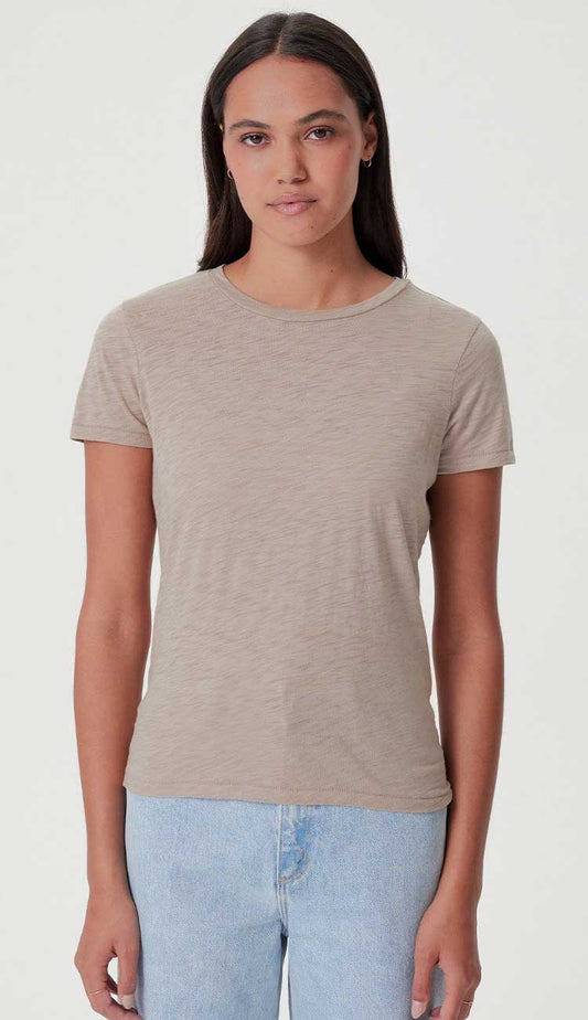 goldie boy tee in string beige color on a model on a white background