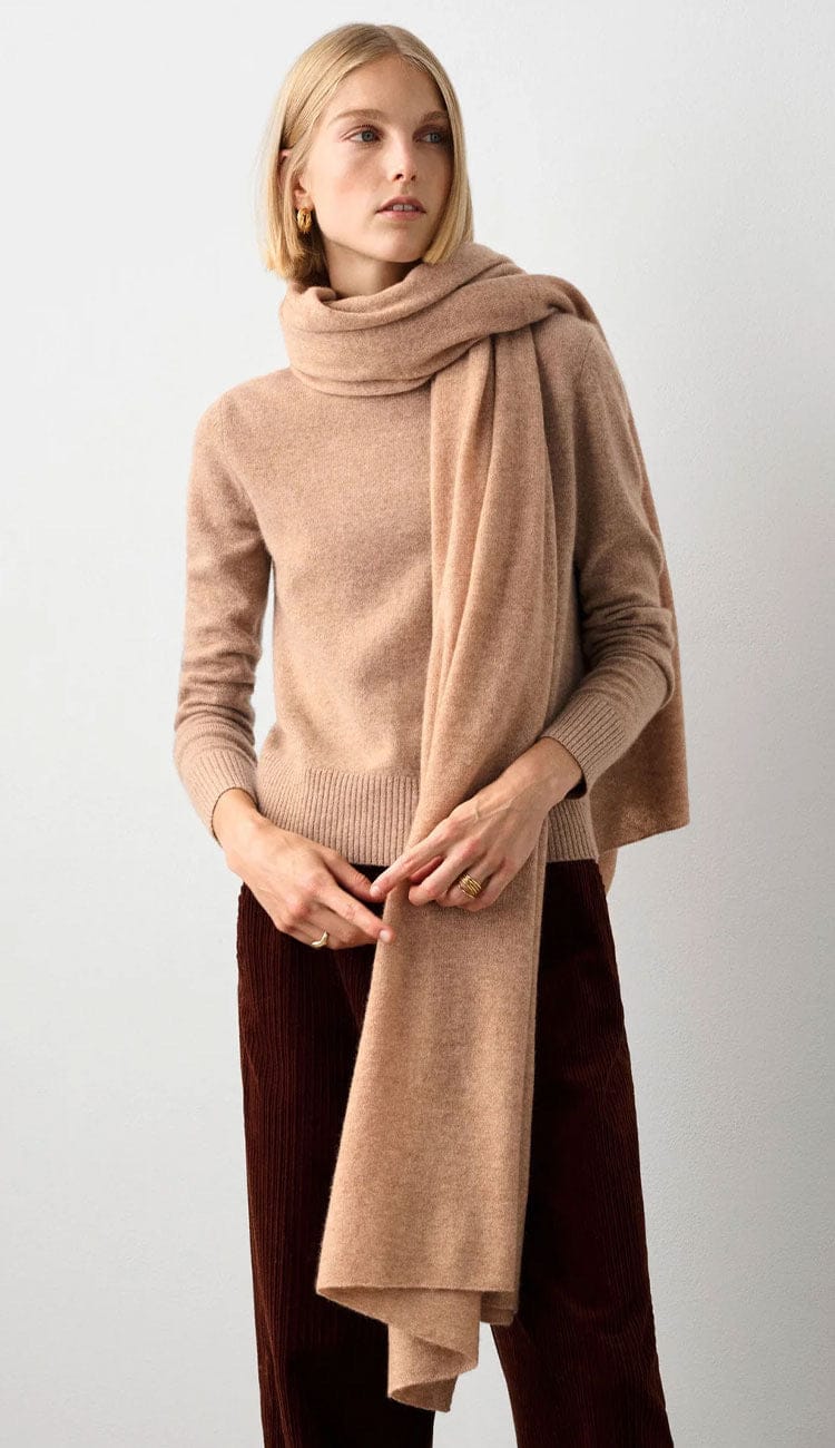 White + Warren cashmere travel wrap in Camel Heather, a lightweight rectangular 100% cashmere wrap styled as a scarf.