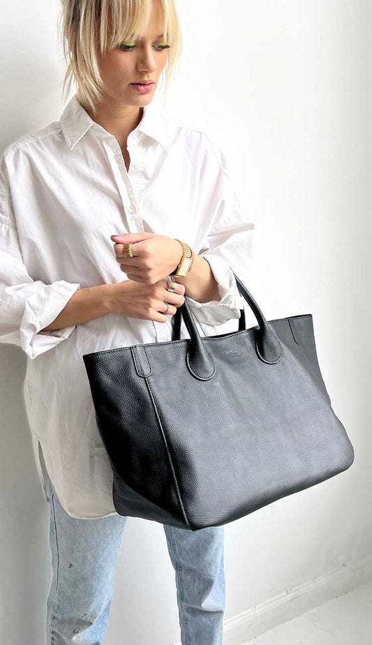 beck medium tote in black