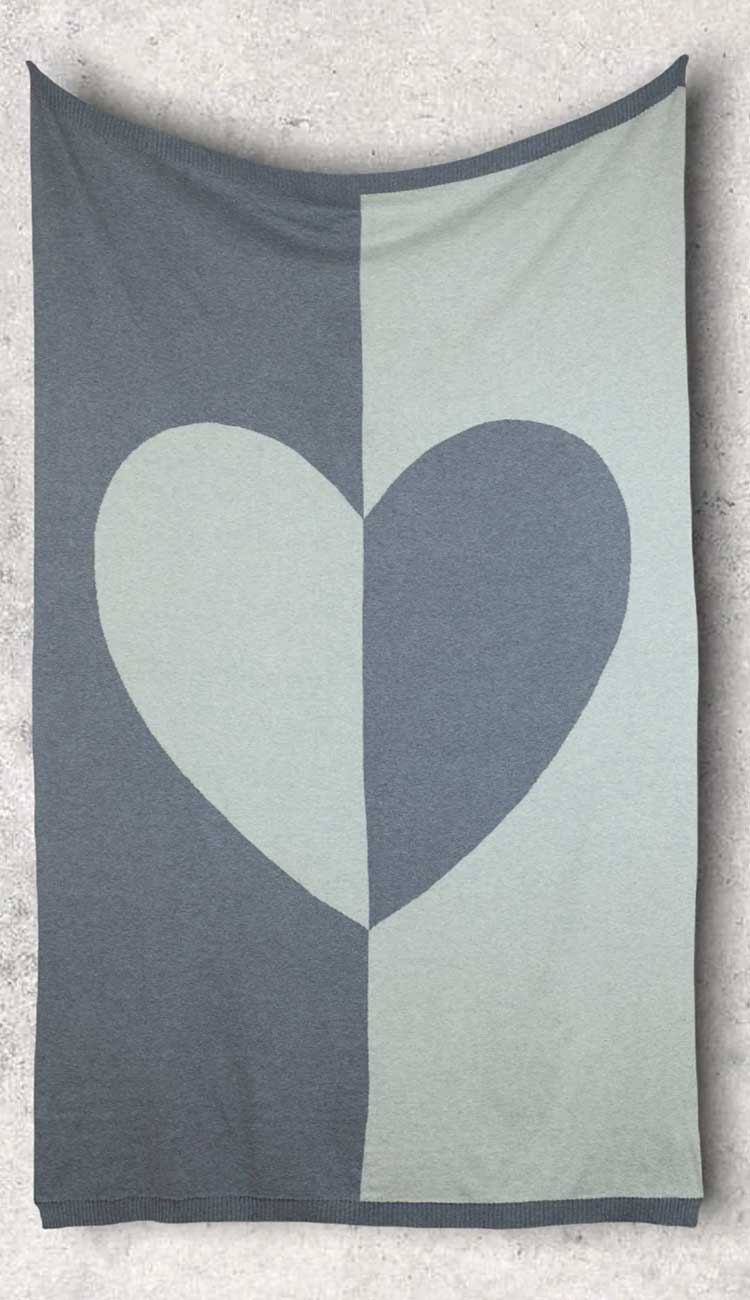 dual heart travel throw 