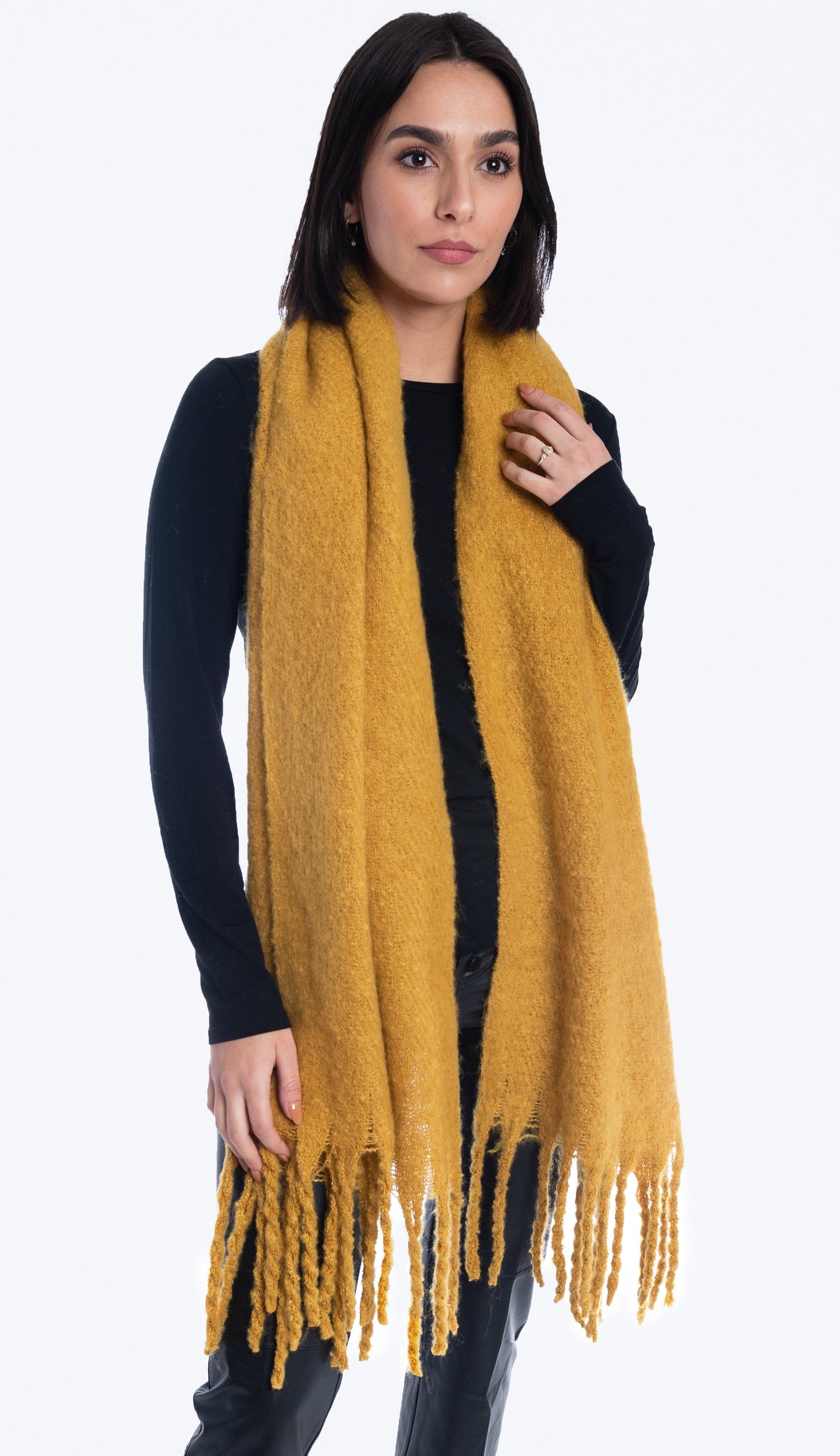Oversized knit scarf in honey yellow - Paula & Chlo