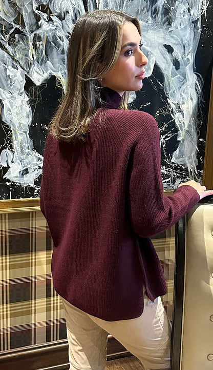 White and Warren Ribbed Standneck Sweater in Chianti worn with Candice vegan suede pants. Shop the look at Paula & Chlo. Side View.